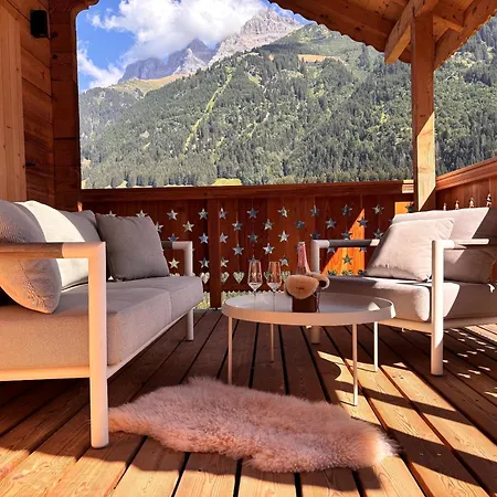 With Sauna & Fireplace *