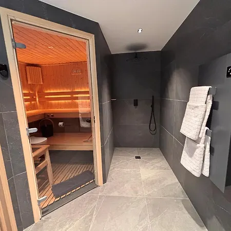 With Sauna & Fireplace * تشامبري