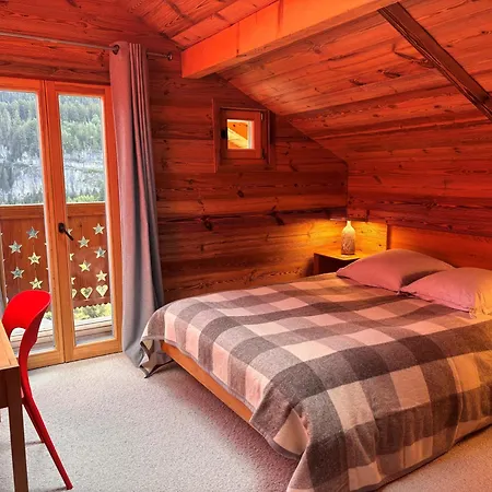 With Sauna & Fireplace