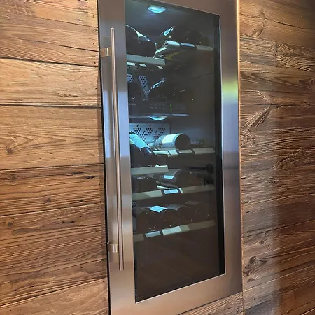 With Sauna & Fireplace تشامبري